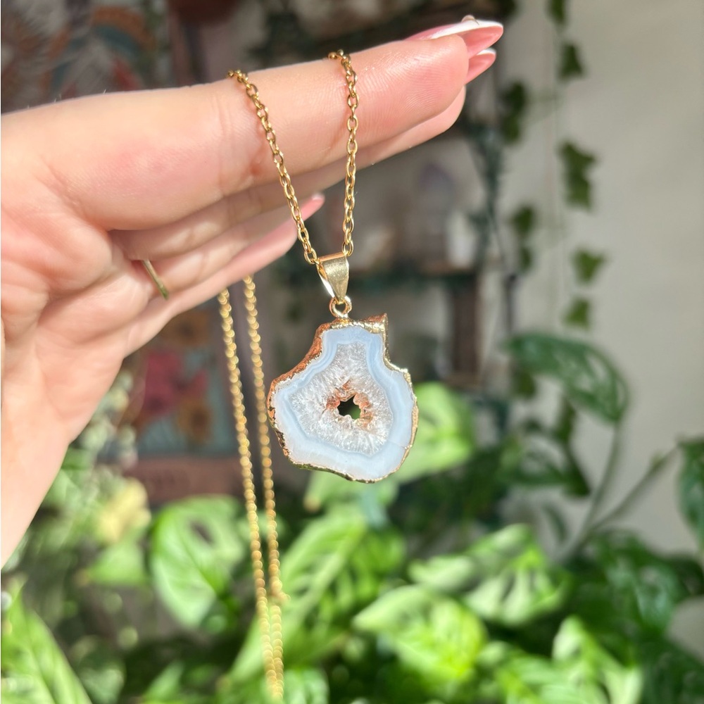 ✨Handmade White Druzy Agate Necklace – Clarity & Positivity✨